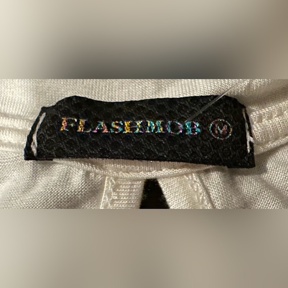 New flag print tank top with back keyhole, high-low hem and side slits. - Picture 4 of 5